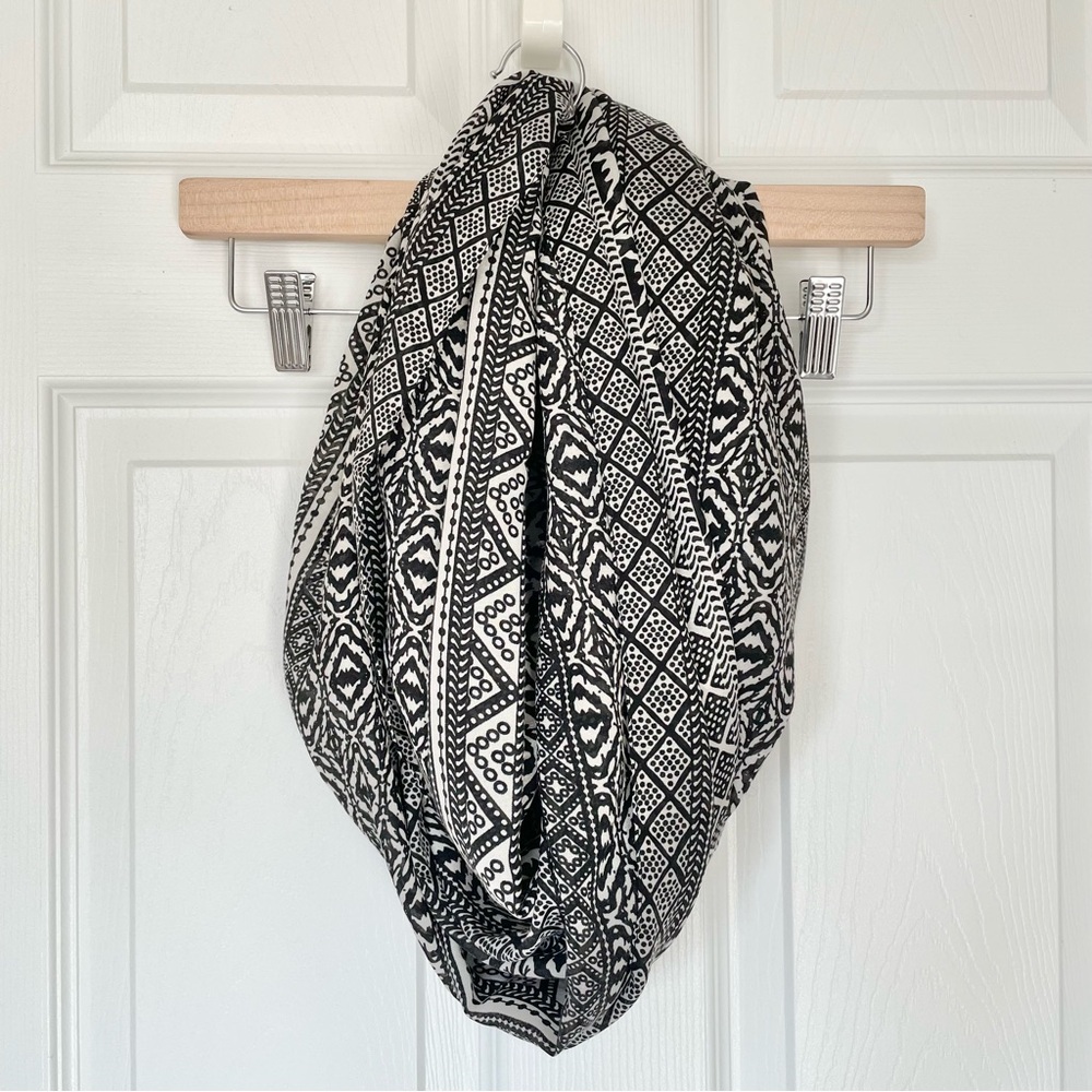 Black and White Geometric Infinity Scarf
